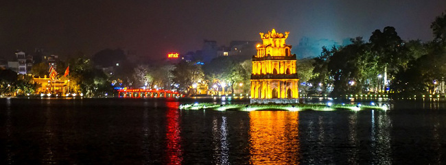 Lake Hanoi at night