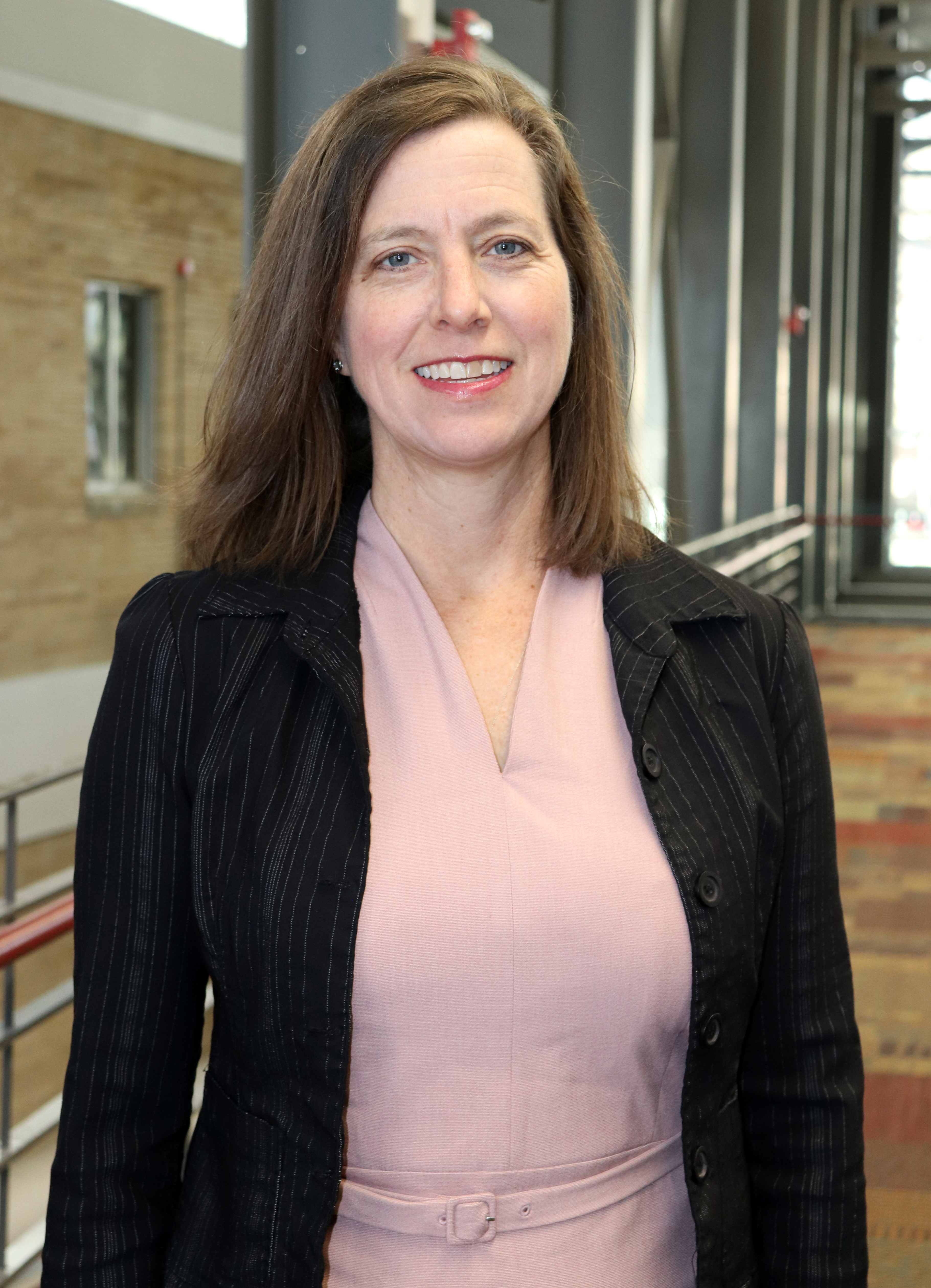 Headshot photo of Julie Baldwin.